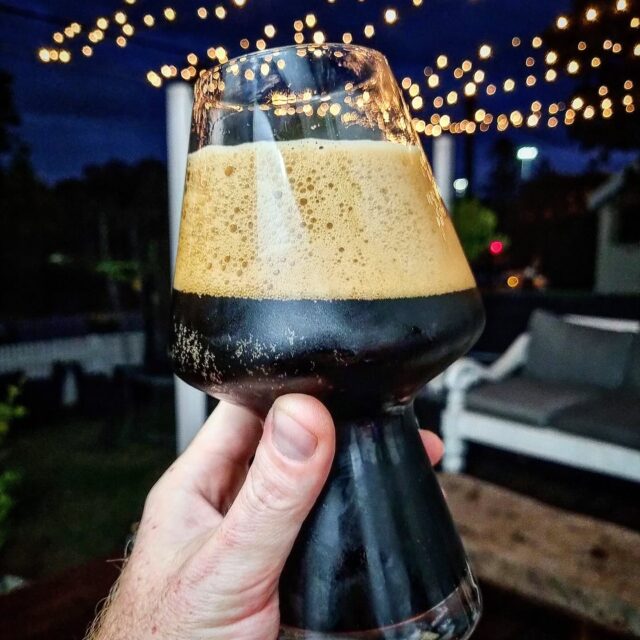 Didn't quite hit the imperial mark on what should have been an 11% RIS, but turned out to be a superb 8.5% gentleman's stout 🎩😆

Big shout out to @ockerbrewco for the recipe and 'instasupport' through this brew 👊 nearing the end of the keg and I'm already a little sad 😢

.
.
.
.
.
.

#brewzilla #homebrewlife #stoutseason #russianimperialstout #stoutlover #stoutlife #homebrewer
